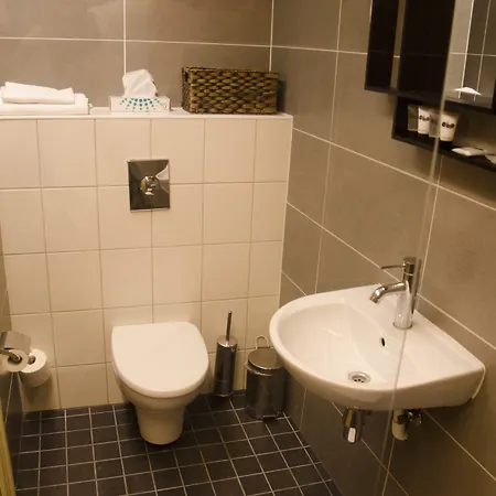 מלון Merchants House 4*