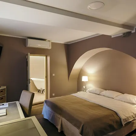 Готель Merchants House